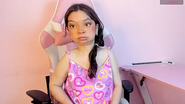 Snapshot of CharlotteMuller chatting on October 28, 7:30 pm CharlotteMuller online show from October 28, 7:30 pm