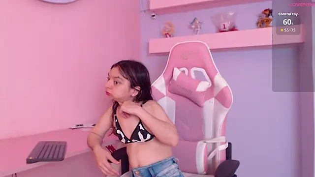 Snapshot of CharlotteMuller chatting on October 2, 9:09 pm CharlotteMuller online show from October 2, 9:09 pm