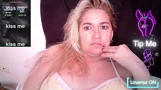 Izury Blondee online show from October 4, 12:00 pm