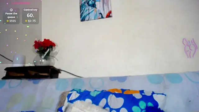 Eva Hoot online show from March 28, 12:15 pm