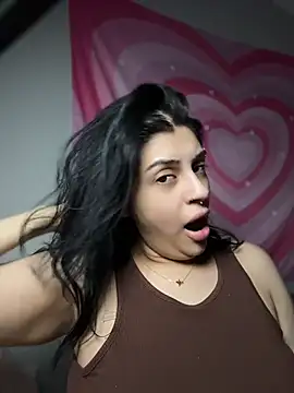 ThickerThanYoBitch online show from April 25, 11:46 am