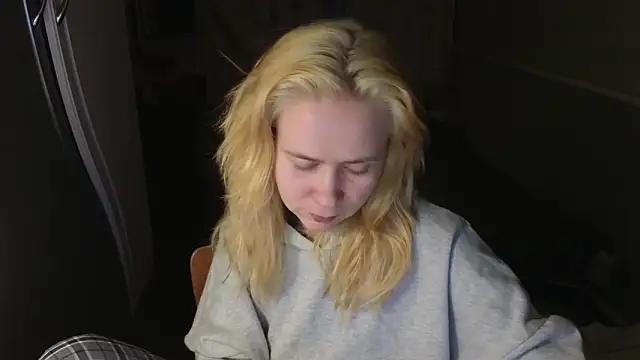 Riley Roo online show from January 6, 6:11 pm