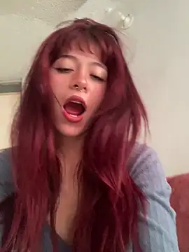 SuzzyyM online show from February 14, 10:23 pm