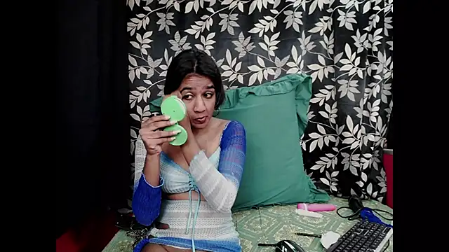 cherryblossum143 online show from November 4, 7:24 am