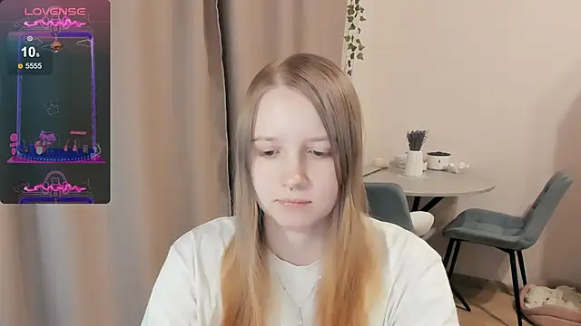 Snapshot of Alyaley chatting on October 1, 1:43 am Alyaley online show from October 1, 1:43 am