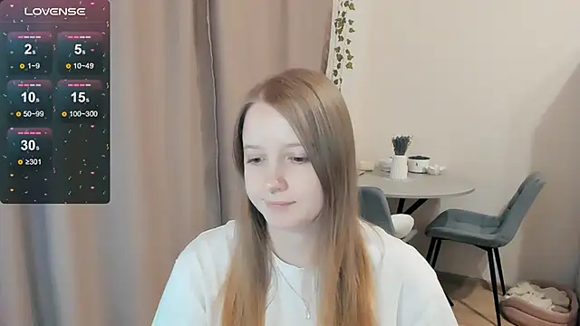 Snapshot of Alyaley chatting on October 31, 12:20 pm Alyaley online show from October 31, 12:20 pm