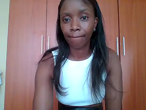 Snapshot of sexy_darleen23 chatting on October 2, 9:47 am sexy darleen23 online show from October 2, 9:47 am