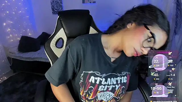 Riana Kean online show from October 3, 2:27 am