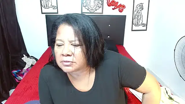 Snapshot of Shanttal0272 chatting on October 19, 12:01 am Shanttal0272 online show from October 19, 12:01 am