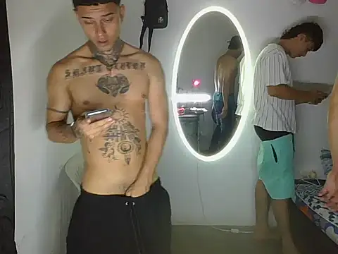 Snapshot of Skartoliver chatting on September 15, 4:43 am Skartoliver online show from September 15, 4:43 am