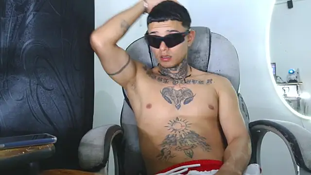 Snapshot of Skartoliver chatting on September 10, 2:55 am Skartoliver online show from September 10, 2:55 am