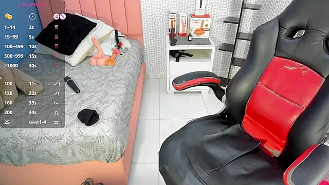 Snapshot of CATIAJONES chatting on October 27, 4:57 pm CATIAJONES online show from October 27, 4:57 pm