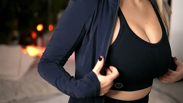 KellyMathews online show from February 6, 2:15 am