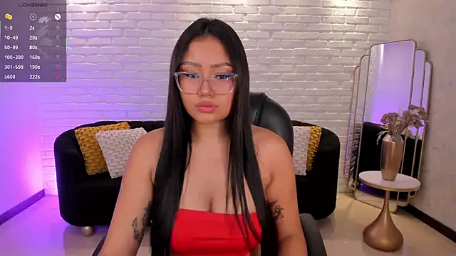 Snapshot of AmberLewis_ chatting on October 11, 3:33 am AmberLewis online show from October 11, 3:33 am