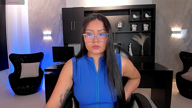 Snapshot of AmberLewis_ chatting on October 5, 10:48 pm AmberLewis online show from October 5, 10:48 pm