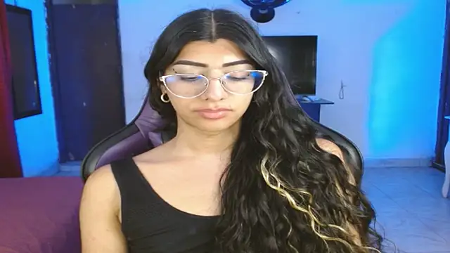 engielphoenis14 online show from March 9, 5:54 am