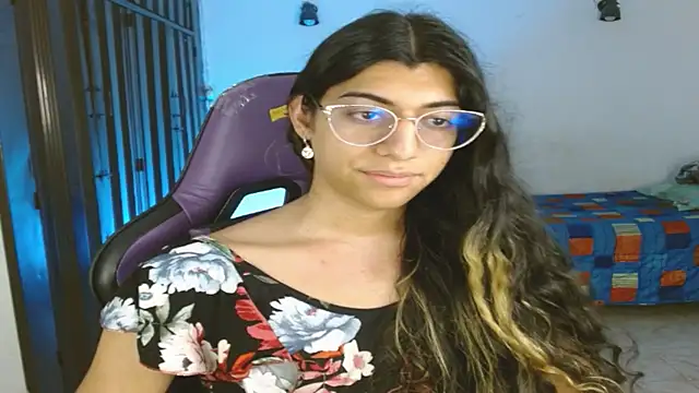 engielphoenis14 online show from December 3, 2:25 am