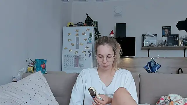 Girl alone home online show from May 30, 3:59 am