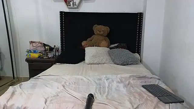 charlotte 077 online show from September 18, 4:22 am