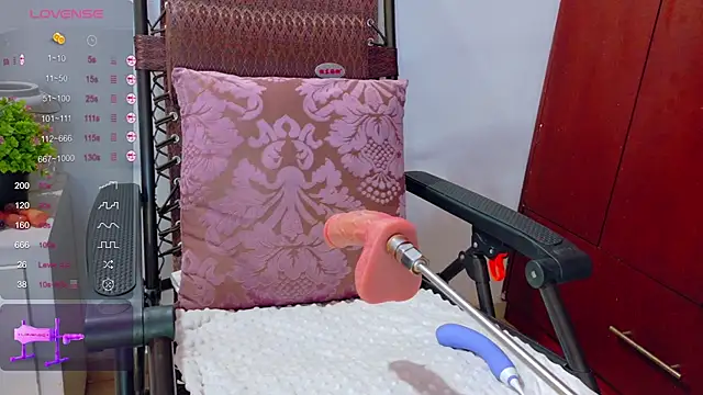 Snapshot of cristal_subin69 chatting on October 6, 12:00 pm cristal subin69 online show from October 6, 12:00 pm