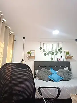 Snapshot of karlamorris_ chatting on October 23, 2:01 pm karlamorris online show from October 23, 2:01 pm