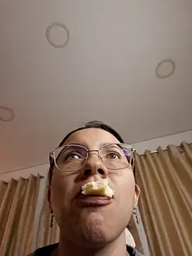 Snapshot of karlamorris_ chatting on September 24, 1:32 pm karlamorris online show from September 24, 1:32 pm