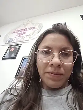 Snapshot of karlamorris_ chatting on November 1, 3:05 pm karlamorris online show from November 1, 3:05 pm