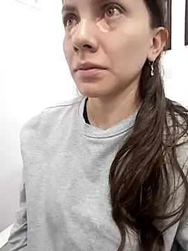 Snapshot of karlamorris_ chatting on October 9, 2:10 pm karlamorris online show from October 9, 2:10 pm