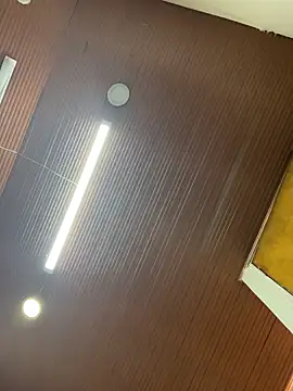 karlamorris  online show from January 31, 7:11 pm