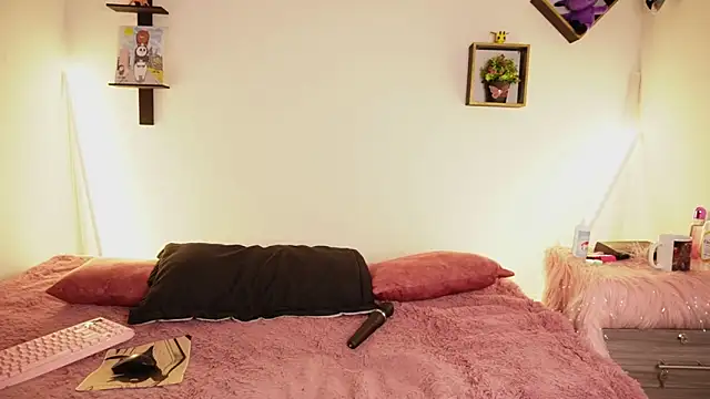 Snapshot of Sophy_SmileSweet chatting on October 23, 11:27 am Sophy SmileSweet online show from October 23, 11:27 am