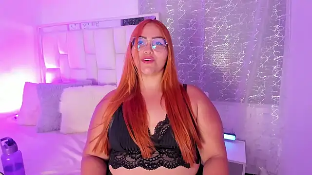 Snapshot of LeahxBarker chatting on October 12, 2:25 am LeahxBarker online show from October 12, 2:25 am