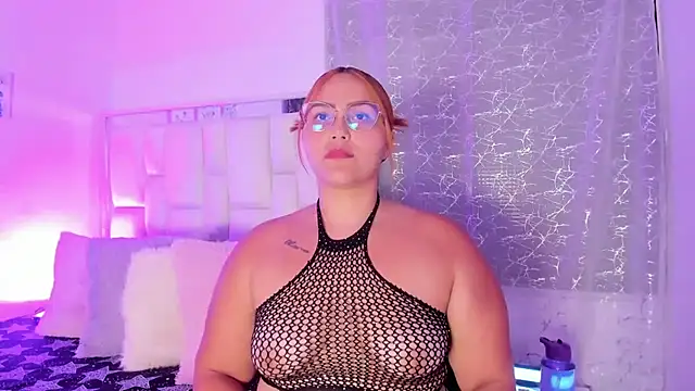 Snapshot of LeahxBarker chatting on September 25, 1:37 am LeahxBarker online show from September 25, 1:37 am