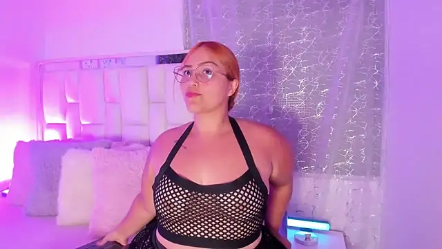 Snapshot of LeahxBarker chatting on October 21, 1:53 am LeahxBarker online show from October 21, 1:53 am