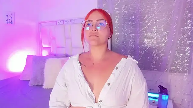 Snapshot of LeahxBarker chatting on September 30, 1:44 am LeahxBarker online show from September 30, 1:44 am