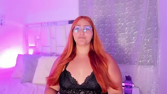 Snapshot of LeahxBarker chatting on October 10, 2:05 am LeahxBarker online show from October 10, 2:05 am