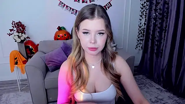 Snapshot of FollowLovee chatting on October 23, 7:42 pm FollowLovee online show from October 23, 7:42 pm