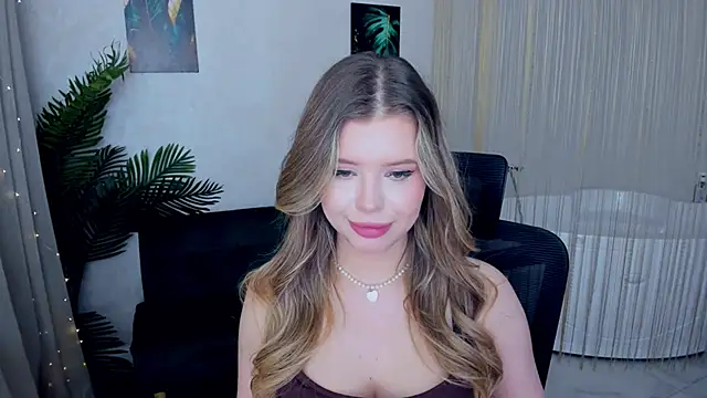 Snapshot of FollowLovee chatting on September 21, 7:45 pm FollowLovee online show from September 21, 7:45 pm