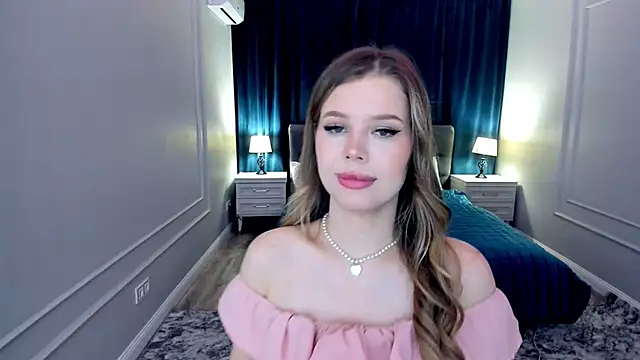 Snapshot of FollowLovee chatting on October 5, 8:03 pm FollowLovee online show from October 5, 8:03 pm