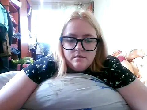 DesireMelissa online show from October 7, 10:30 am