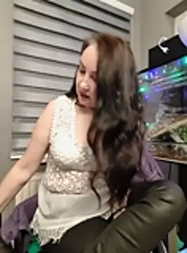 Snapshot of CamilleDesire chatting on October 13, 5:59 pm CamilleDesire online show from October 13, 5:59 pm