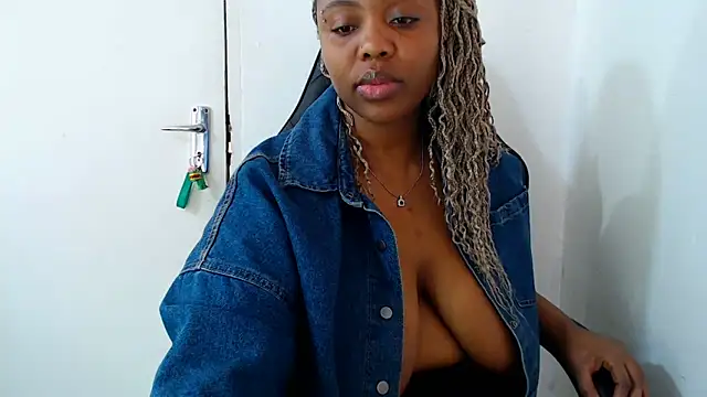 Snapshot of IceBellaCane313 chatting on September 16, 12:35 pm IceBellaCane313 online show from September 16, 12:35 pm