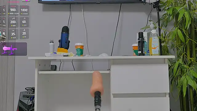 Snapshot of luckyalice_ chatting on October 12, 7:38 pm luckyalice  online show from October 12, 7:38 pm