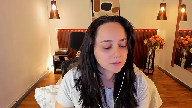 KatherineBond online show from July 4, 6:15 pm