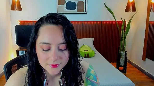 Snapshot of KatherineBond chatting on October 9, 8:02 pm KatherineBond online show from October 9, 8:02 pm