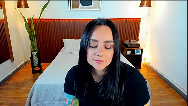 Snapshot of KatherineBond chatting on September 19, 9:03 pm KatherineBond online show from September 19, 9:03 pm