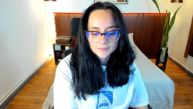 Snapshot of KatherineBond chatting on October 4, 10:03 pm KatherineBond online show from October 4, 10:03 pm