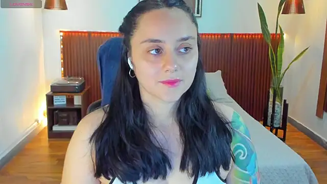 Snapshot of KatherineBond chatting on October 31, 10:03 pm KatherineBond online show from October 31, 10:03 pm