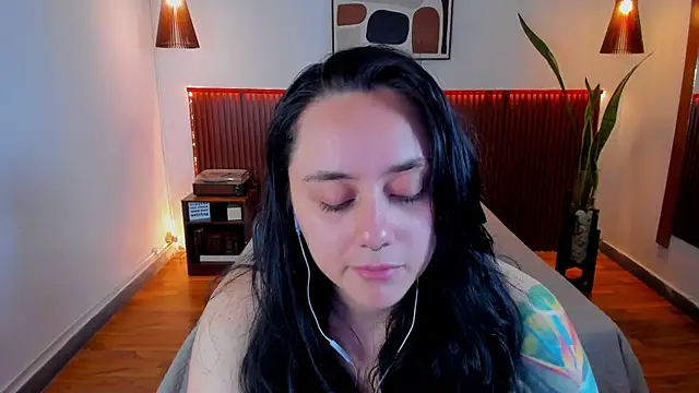 Snapshot of KatherineBond chatting on October 1, 8:47 pm KatherineBond online show from October 1, 8:47 pm