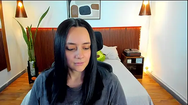 Snapshot of KatherineBond chatting on September 18, 9:02 pm KatherineBond online show from September 18, 9:02 pm