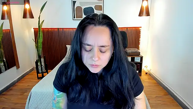 Snapshot of KatherineBond chatting on October 18, 8:32 pm KatherineBond online show from October 18, 8:32 pm